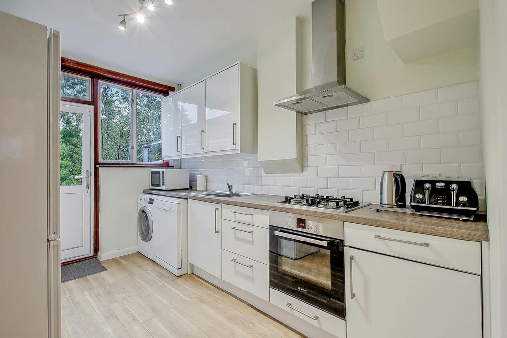 Property photo 3 of 21 Kitchen