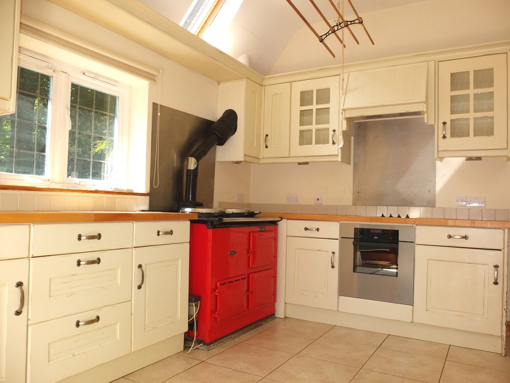 Property photo 2 of 11 Kitchen