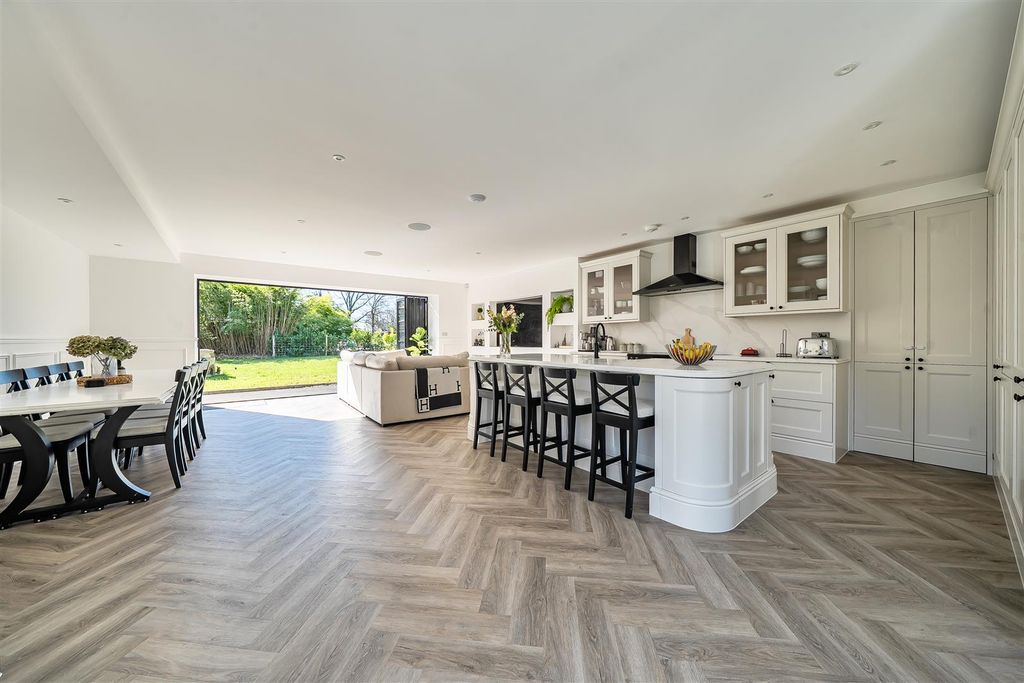 Property photo 2 of 38 1425180-17-69Bac9E43d576.Jpg