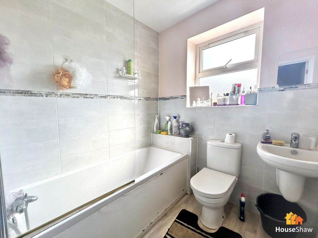 Additional image 10 of 2 bed flat for saleHospital Hill, Chesham HP5
