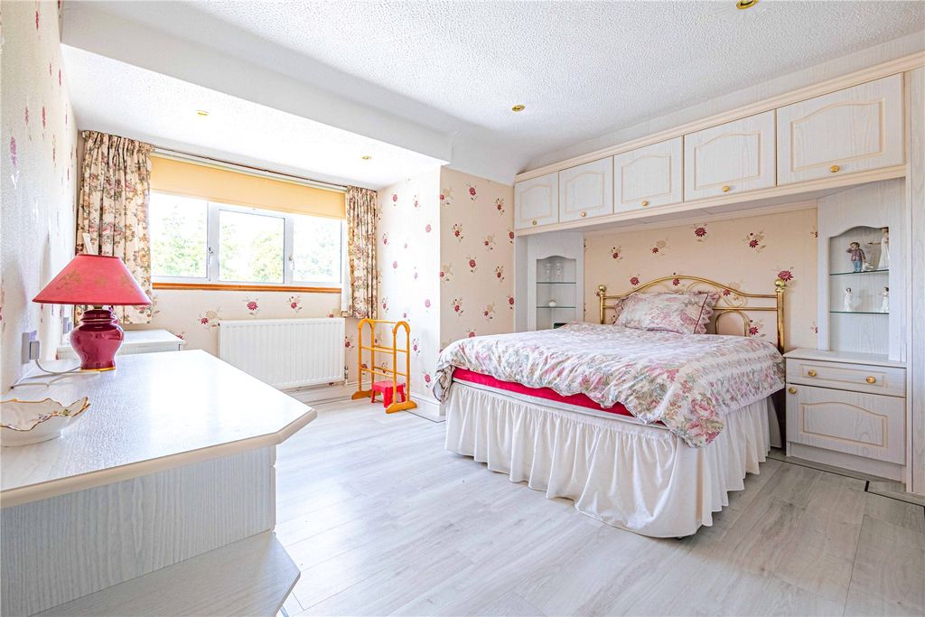 Property photo 3 of 20 Bedroom