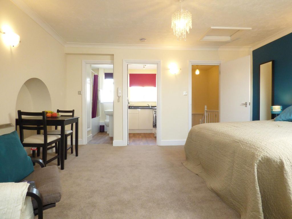 Property photo 1 of 7 Photo 0