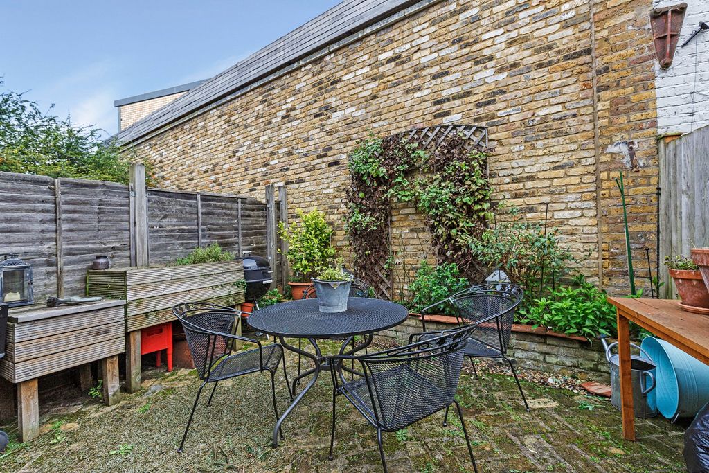 Property photo 2 of 9 Picture No. 14