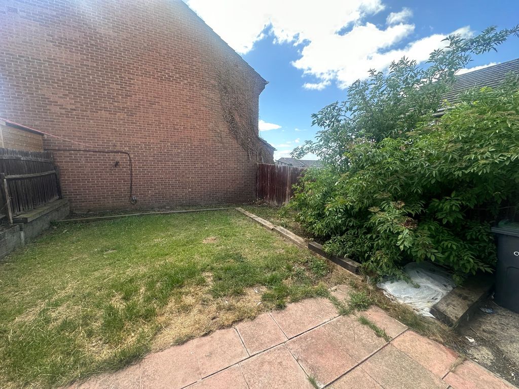 Property photo 2 of 10 2 Garden