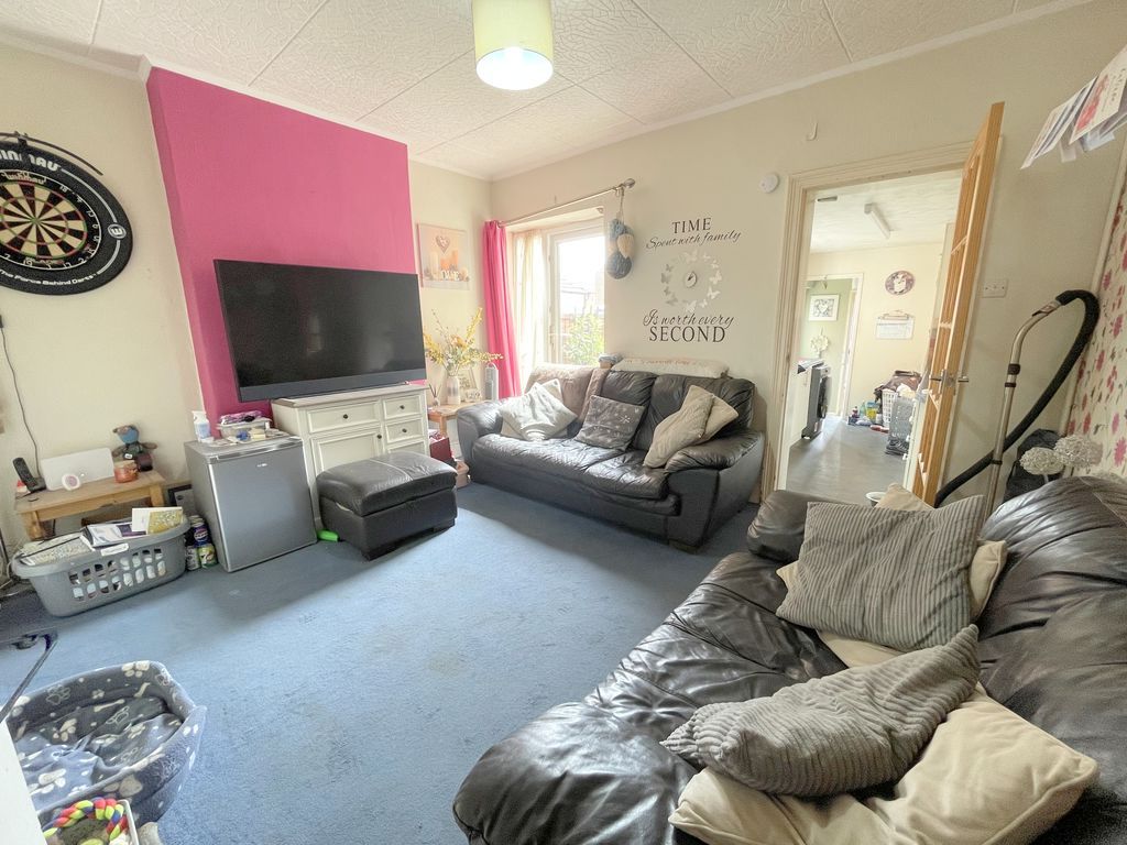 Property photo 3 of 12 Silcott Street