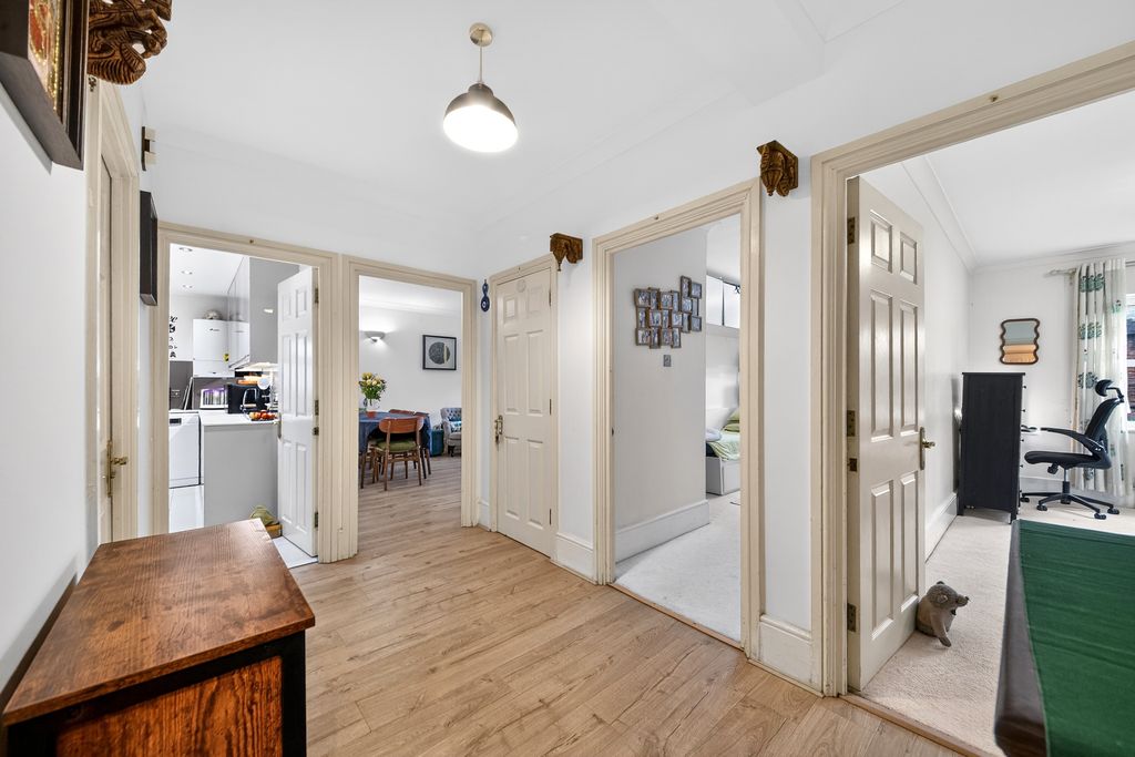 Property photo 3 of 20 Entrance Hall