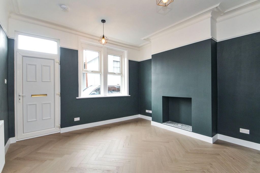 Property photo 2 of 11 Roker031.Jpg