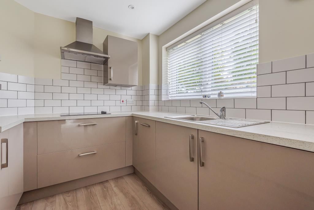 Property photo 3 of 10 Kitchen