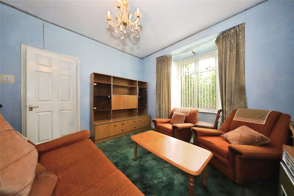 Property photo 3 of 13 Lounge