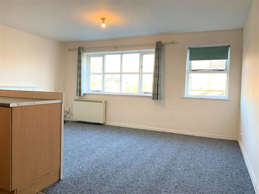 Property photo 2 of 8