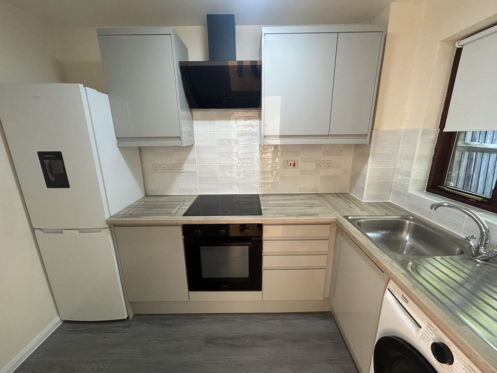 Property photo 3 of 10 Kitchen