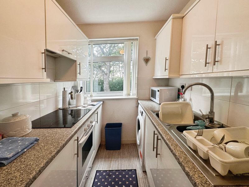 Property photo 3 of 8 Kitchen