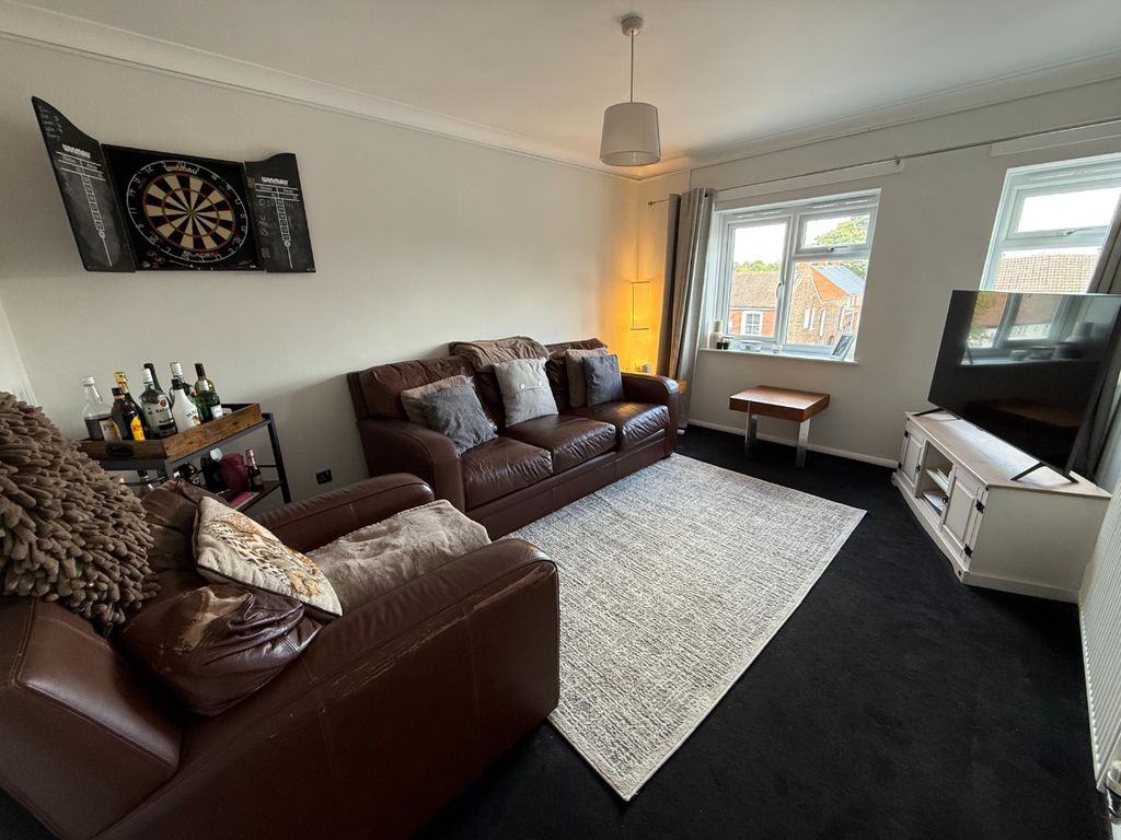 Property photo 2 of 12 5529182