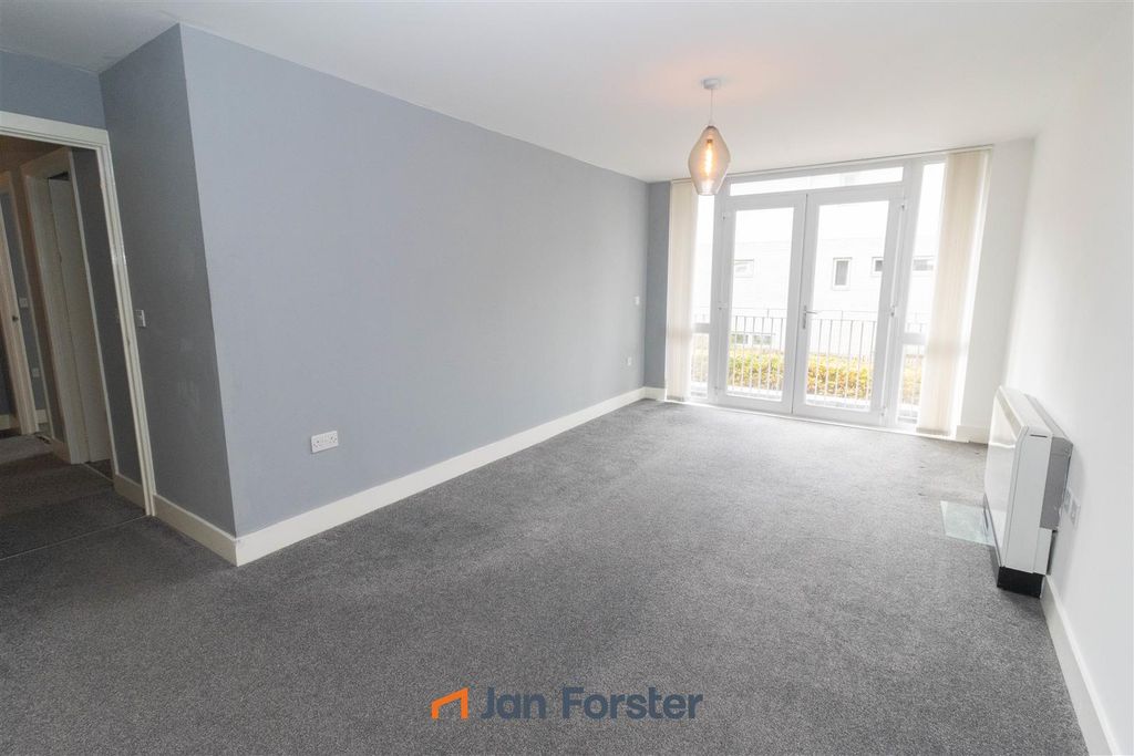 Property photo 2 of 11 Lounge