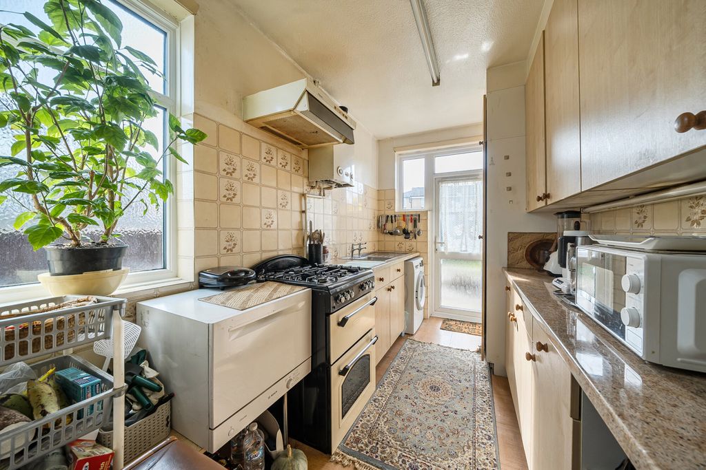 Property photo 3 of 17 Kitchen