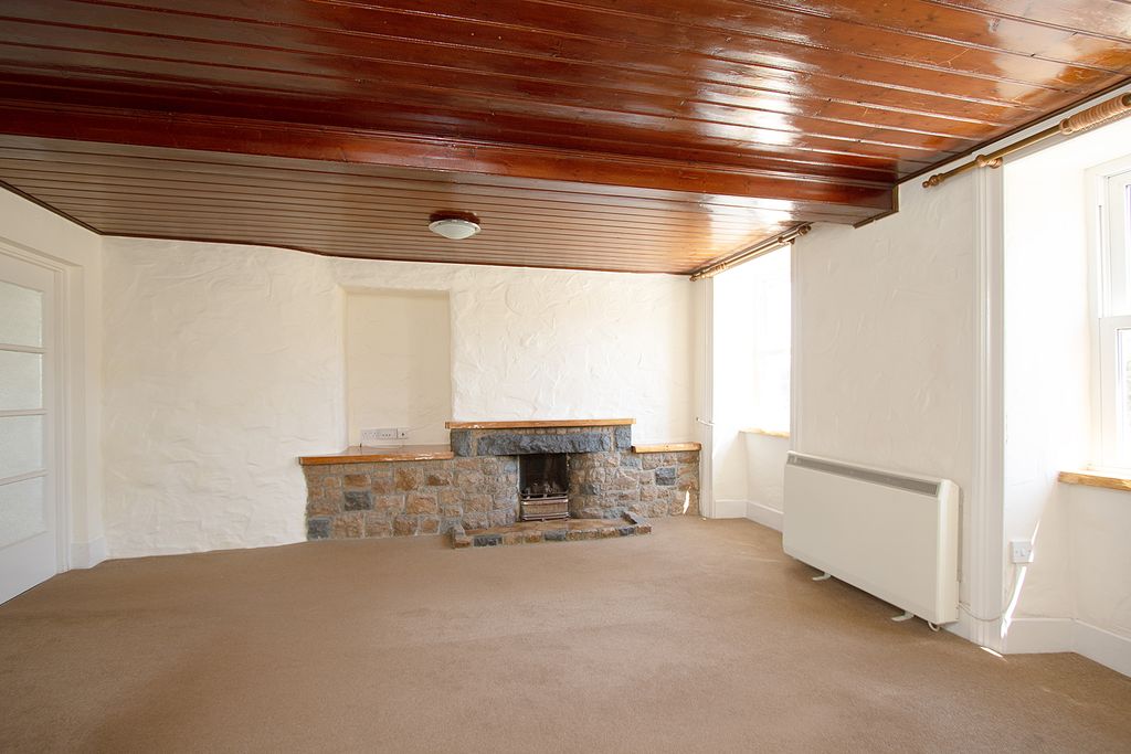 Property photo 3 of 17 Photo 2