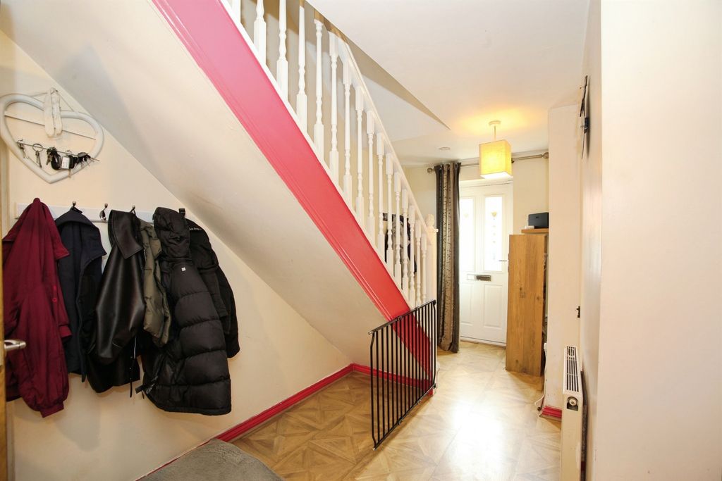 Property photo 2 of 26