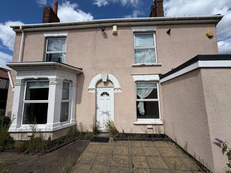 Property photo 2 of 28