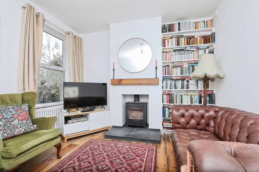 Property photo 2 of 17