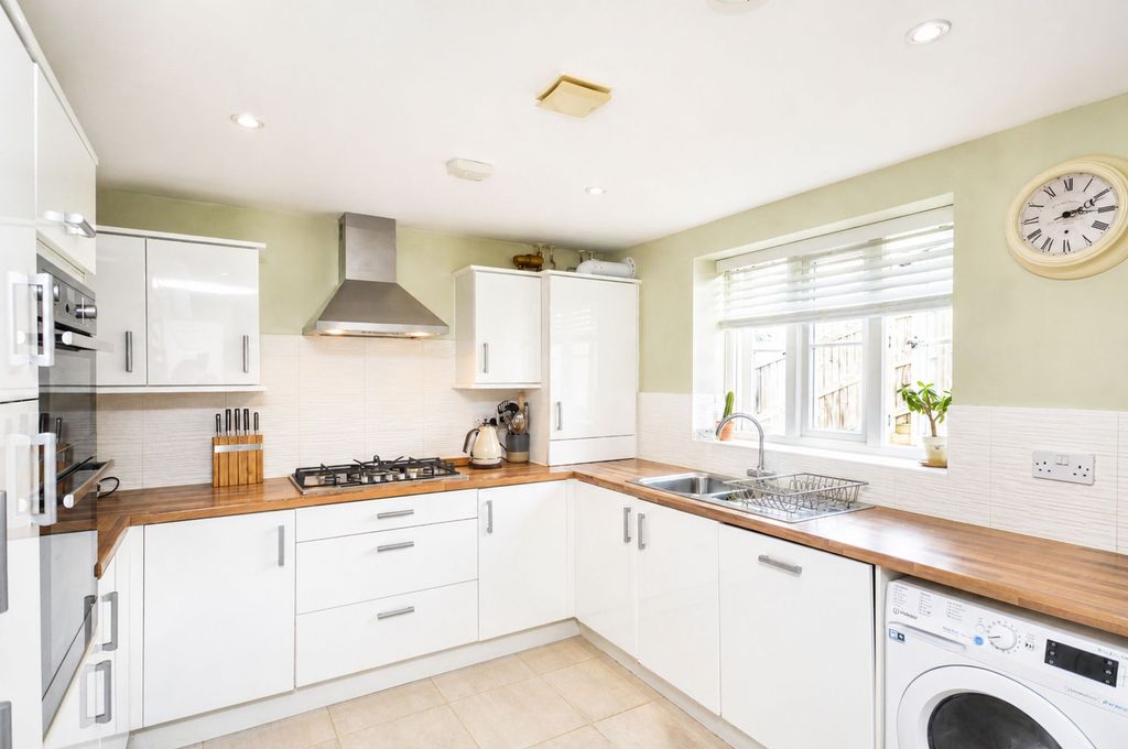 Property photo 2 of 16 Kitchen Diner