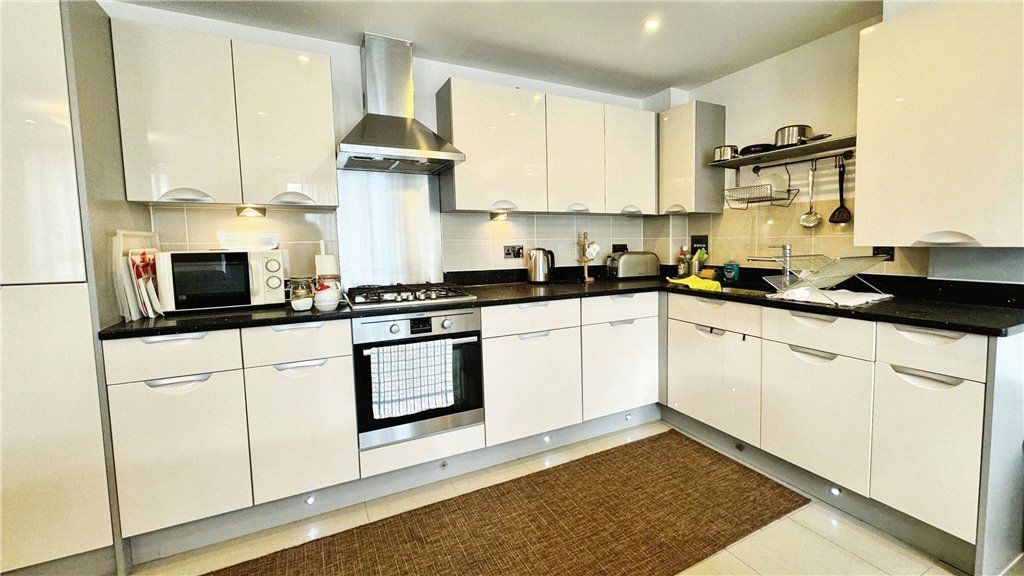 Property photo 3 of 9 Kitchen