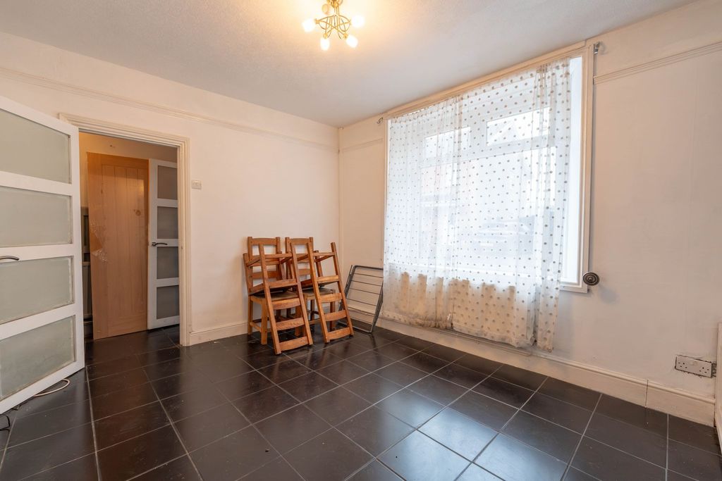 Property photo 3 of 25