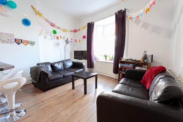 Property photo 2 of 17 Lounge