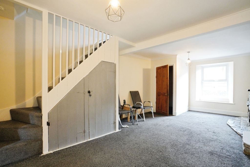 Property photo 2 of 17 Photo