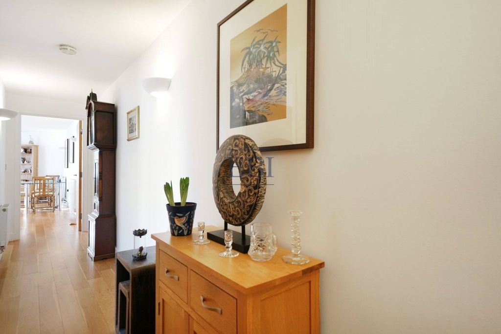 Property photo 3 of 12 Picture No. 18