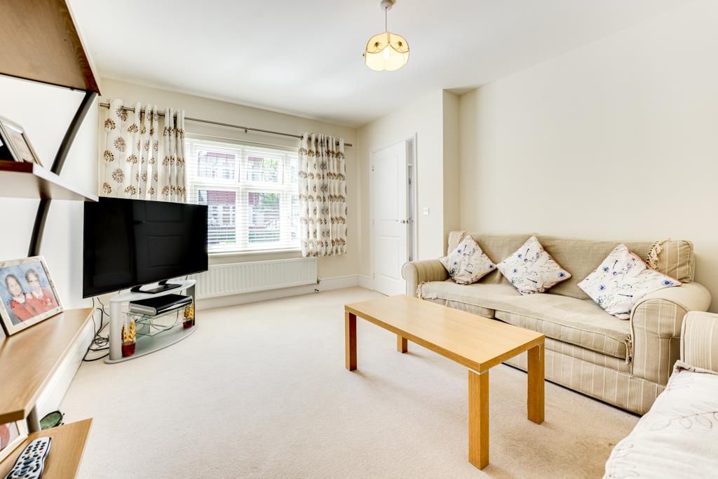 Property photo 3 of 25 20 Nicholas Road, Barton Seagrave-9.Jpg