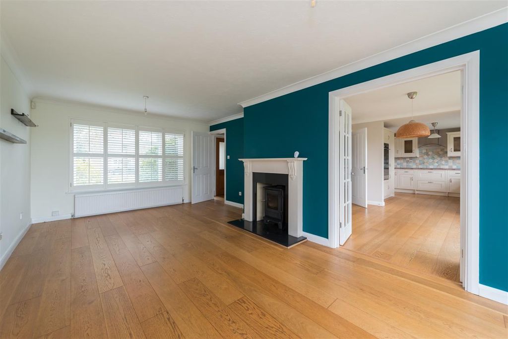 Property photo 2 of 24