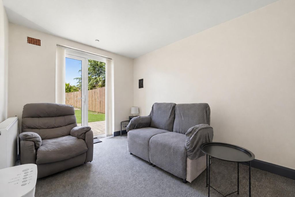 Property photo 3 of 10 8258d41A-1E2E-4Bf1-8Bdd-Bcf0E8B12946.Png