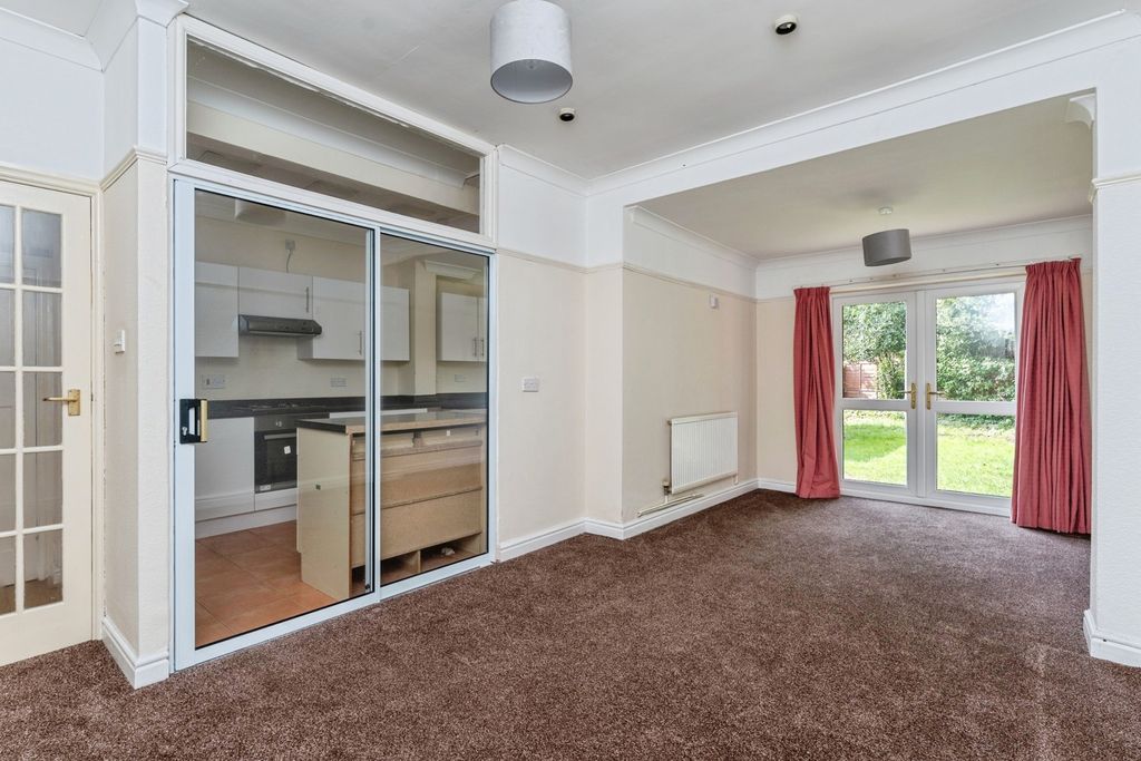 Property photo 3 of 17 Dining Room