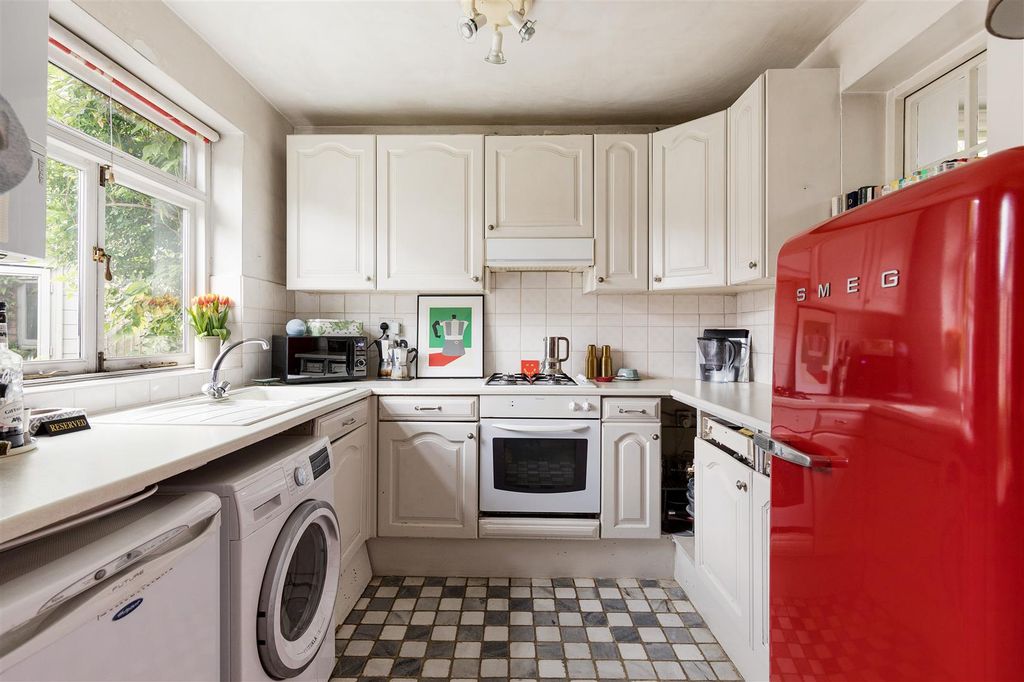 Property photo 3 of 51 Randolph Road, E17