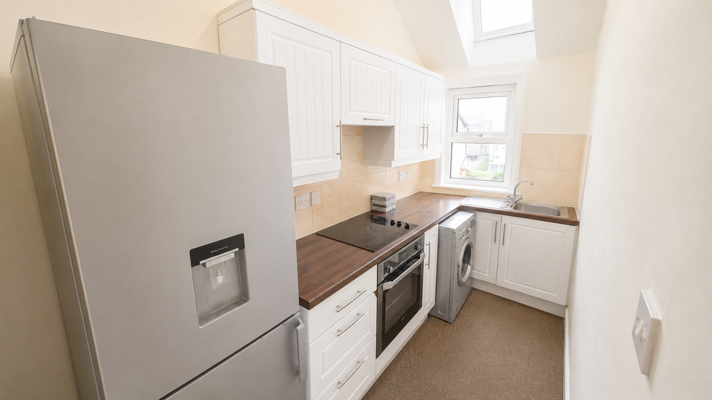 Property photo 2 of 10 Kitchen