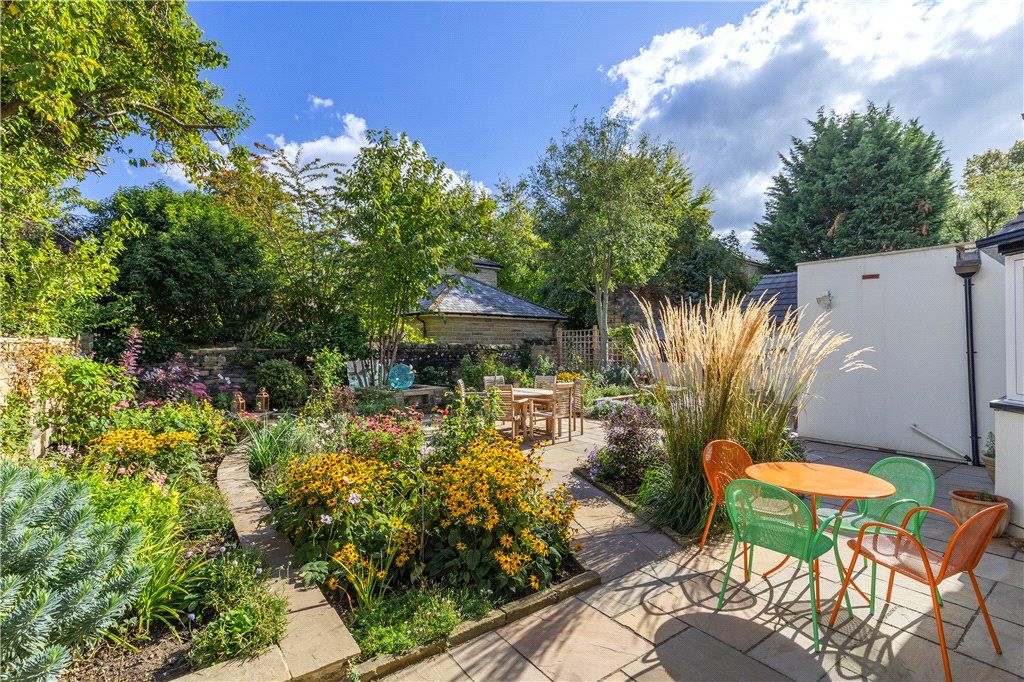 Property photo 3 of 28 Garden