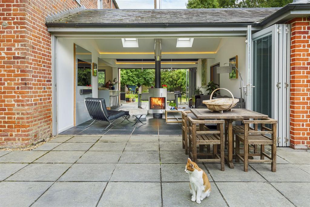 Property photo 2 of 33