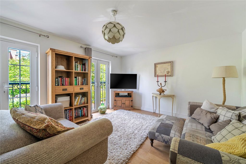 Property photo 3 of 11 Sitting Room