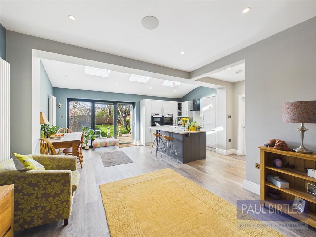 Property photo 2 of 31 Cam04378G0-Pr0306-Still035.Jpg