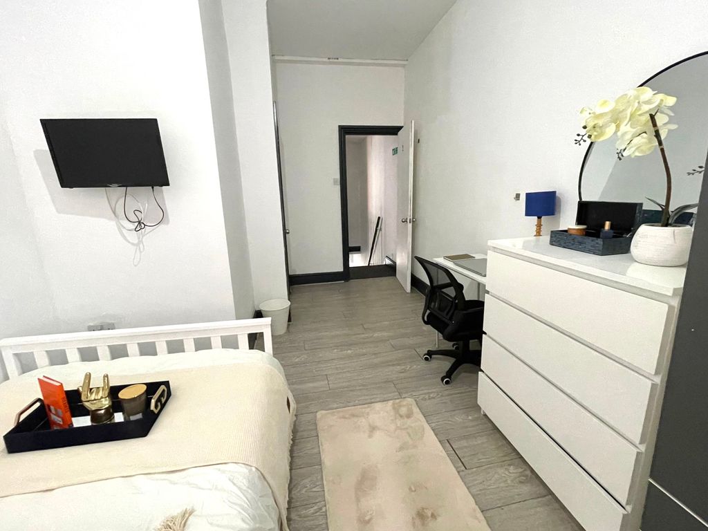 Property photo 2 of 3