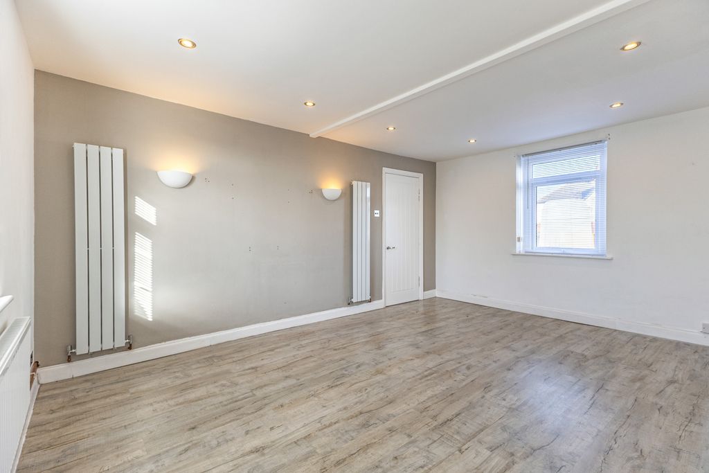 Property photo 3 of 16 Living Room