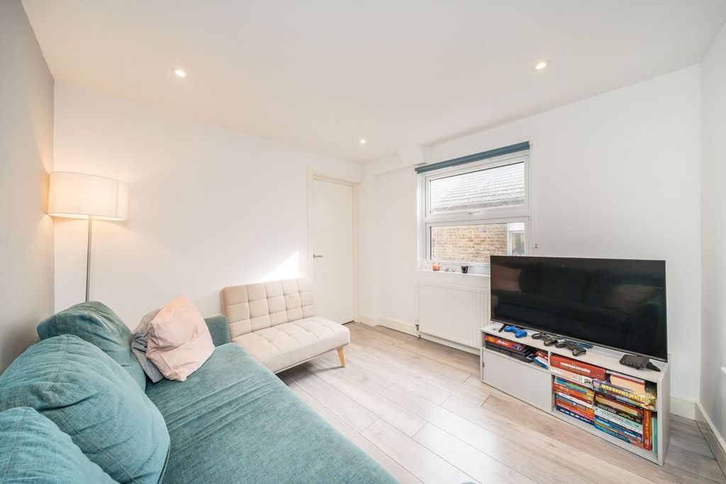 Property photo 1 of 5