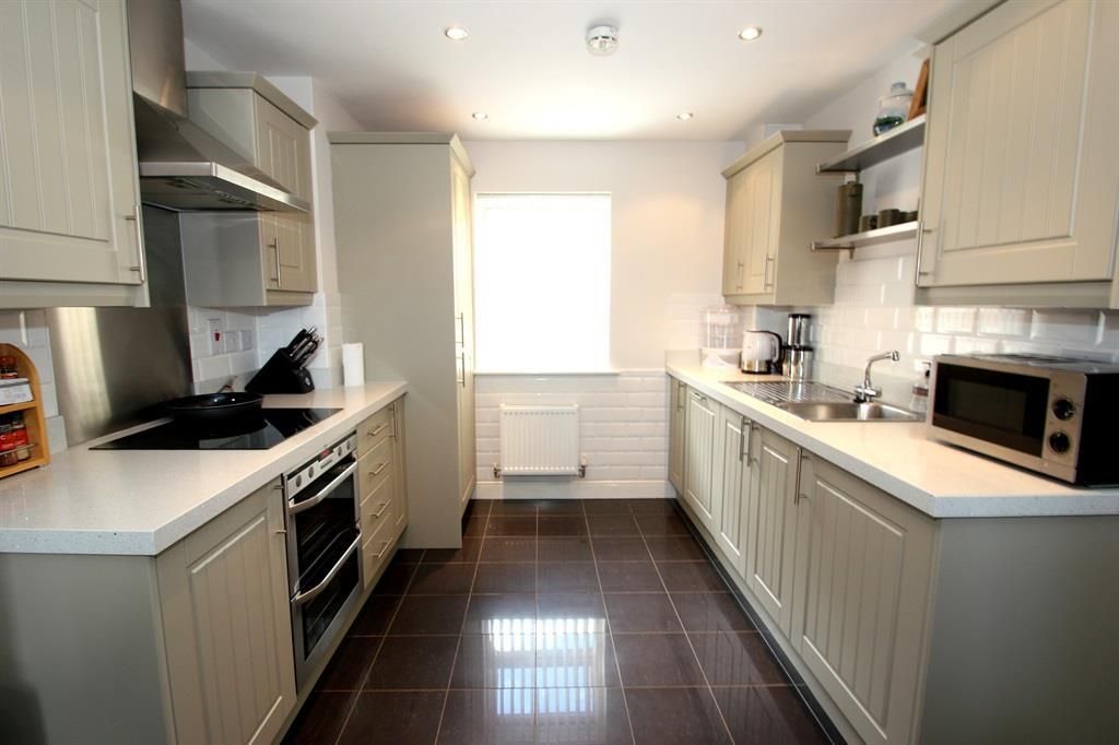 Property photo 3 of 17 Kitchen