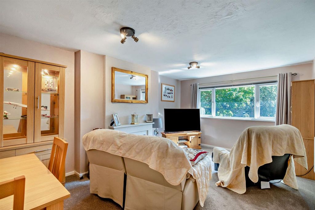 Property photo 2 of 17 8701570-Interior16-800.Jpg
