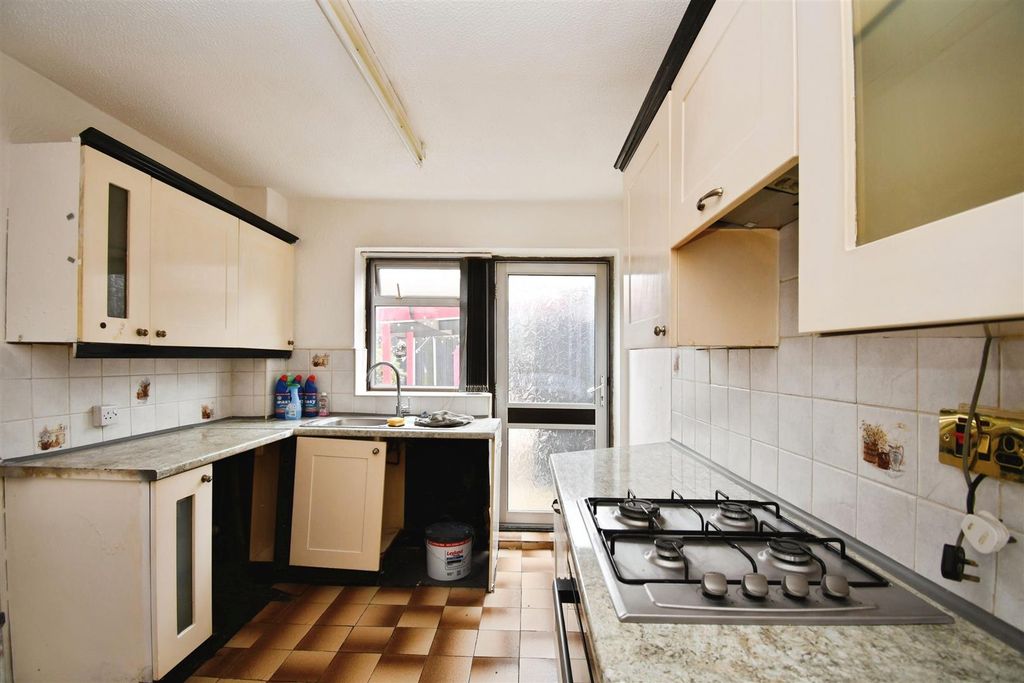 Property photo 3 of 12 A7Eeedb9-52 2C 20Meltonby 20Avenue 20Hull 2C 20Hu5