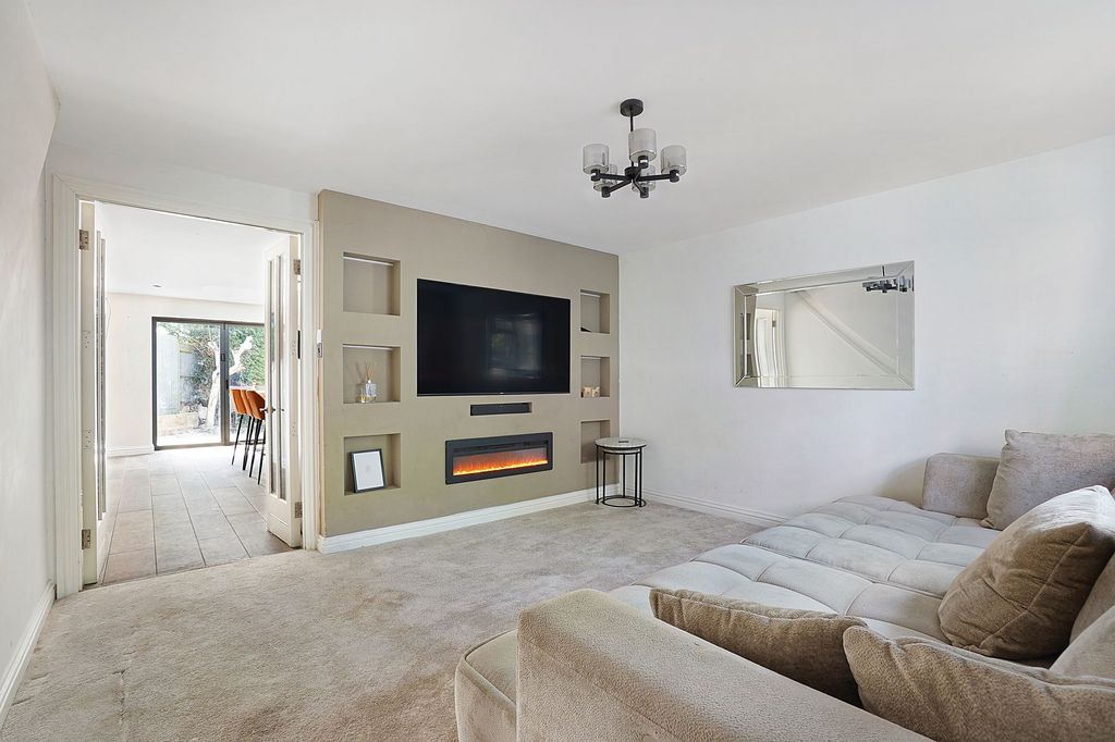 Property photo 3 of 25