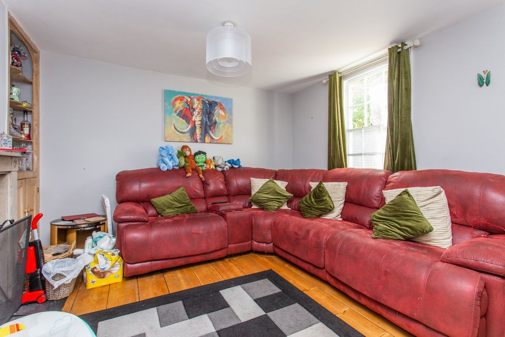 Property photo 3 of 11 Picture 3