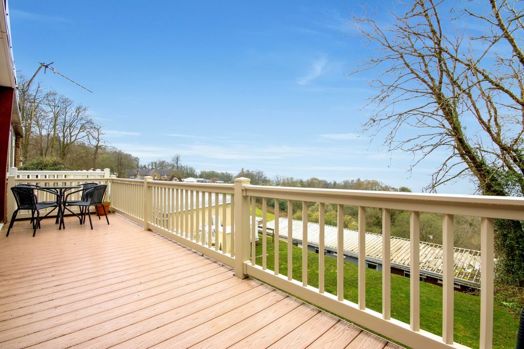 Property photo 3 of 13 23132E53-0A9D-447B-Beb2-841E443Bdee6