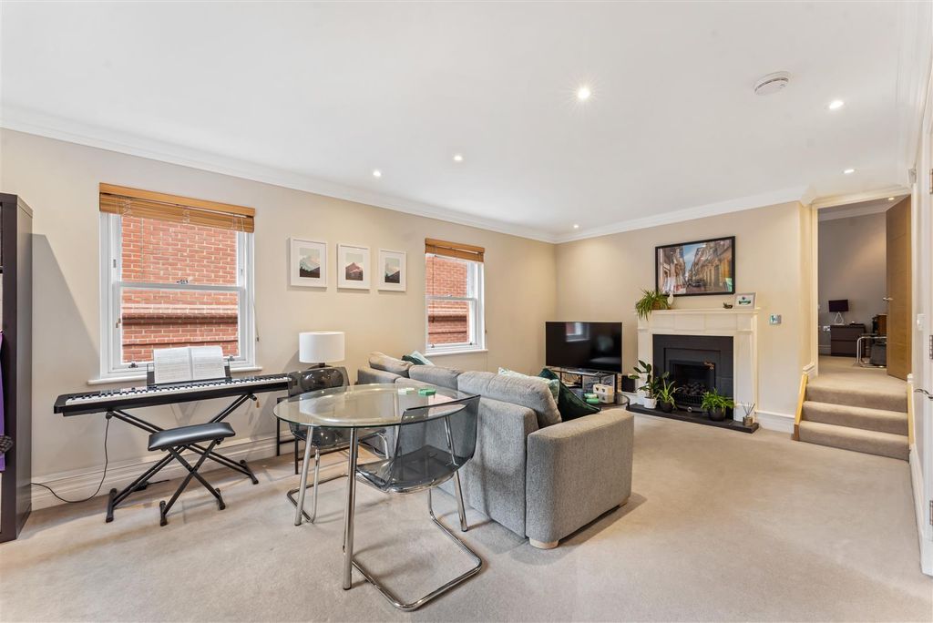 Property photo 3 of 7 Lounge.Jpg