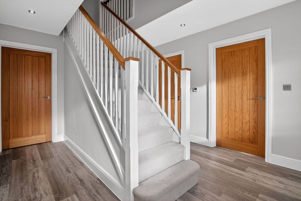 Property photo 3 of 27